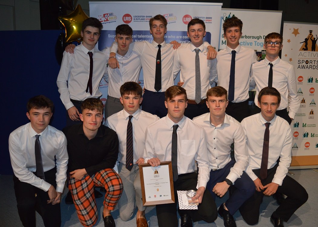 SportInHarb's tweet photo. Spotlight on the winners of the Team of the Year - The Kibworth School Year 11 Football Team - National Champions. Big thanks to @josiahhincks for sponsoring this award https://t.co/aGbGgFwioc #HDSA18 https://t.co/1bw3vQM7wT