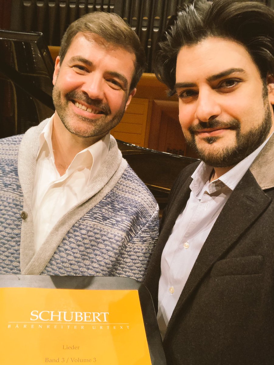 Baerenreiter's tweet photo. More and more of our top artists are turning to the Barenreiter edition of the Schubert Lieder. You can take an overview of the series here https://t.co/zJi6kKj0R5 https://t.co/7ig7F5KV4D