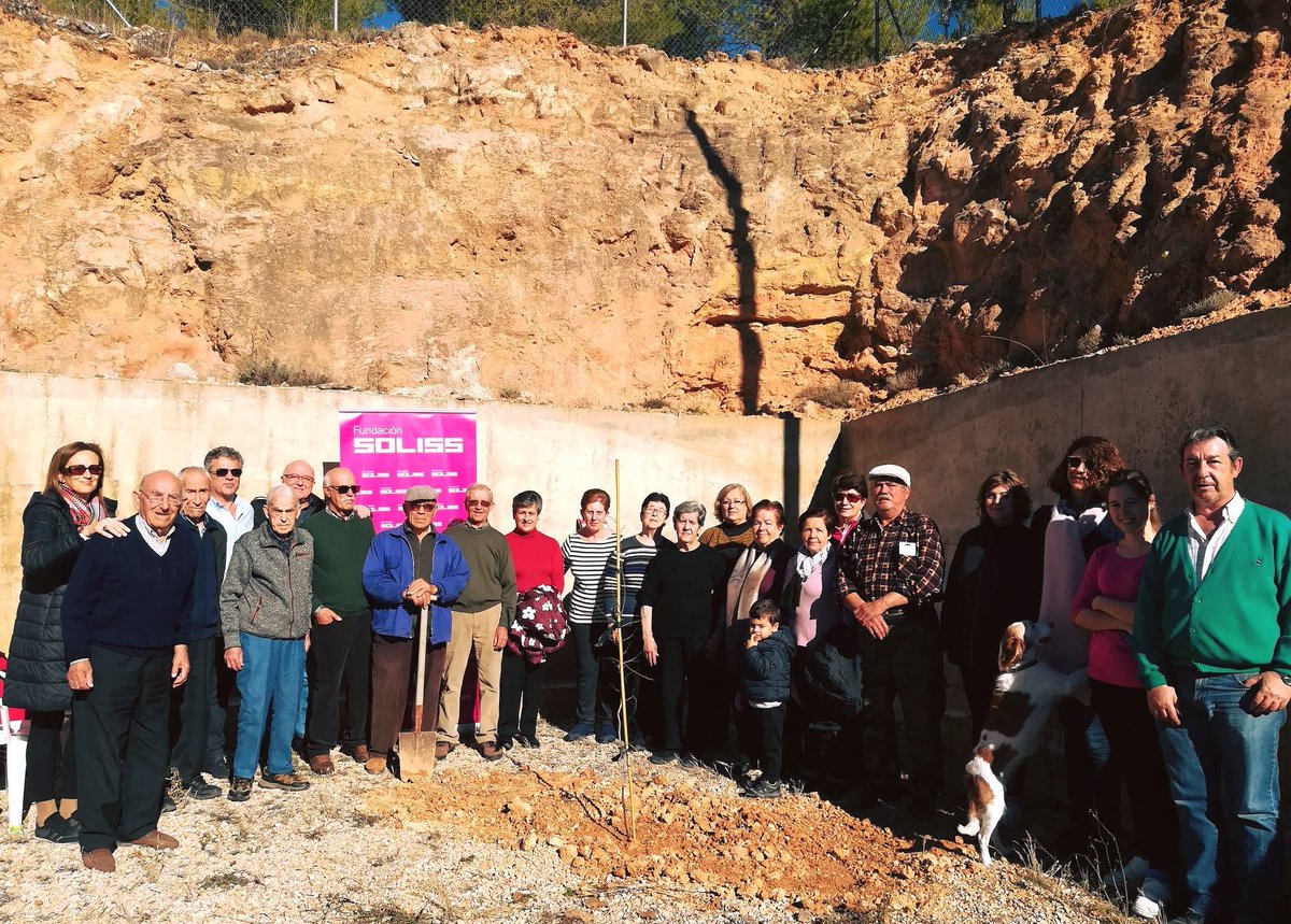 SolissSeguros's tweet photo. 🌿🌳 El #ProyectoOlmo de la Fundación Soliss sigue poblando la región de olmos resistentes a la grafiosis. En los últimos días hemos plantado en las localidades conquenses de Belmontejo, Olivares del Júcar y Villas de la Ventosa, así como en la alcarreña de Iriépal. https://t.co/ngPE1tDhgC