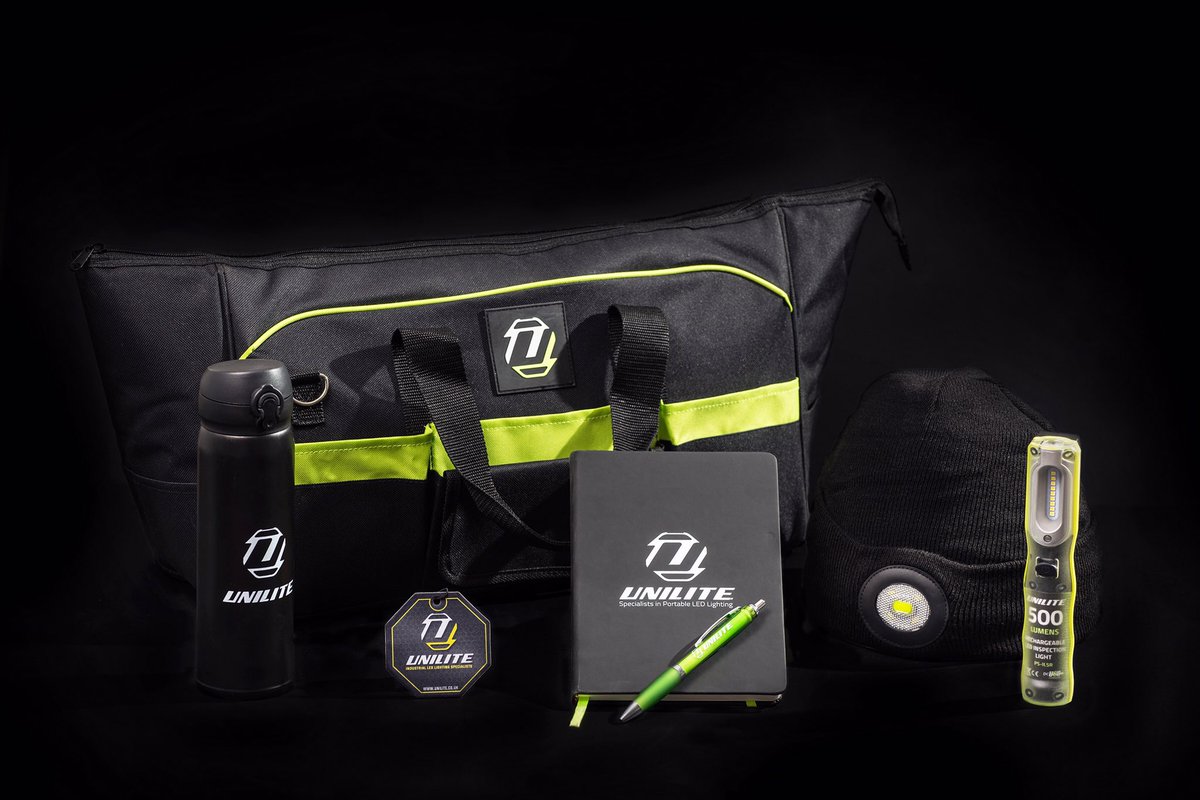 UKRunChat's tweet photo. RT this &amp; follow @Uniliteuk to be in tonight’s 9pm draw to win this £100 bundle of Unilite goodies. Gym bag, headtorch, beanie hat and flask. 1 winner. Good luck! #ukrunchat https://t.co/noJv2SaC1e