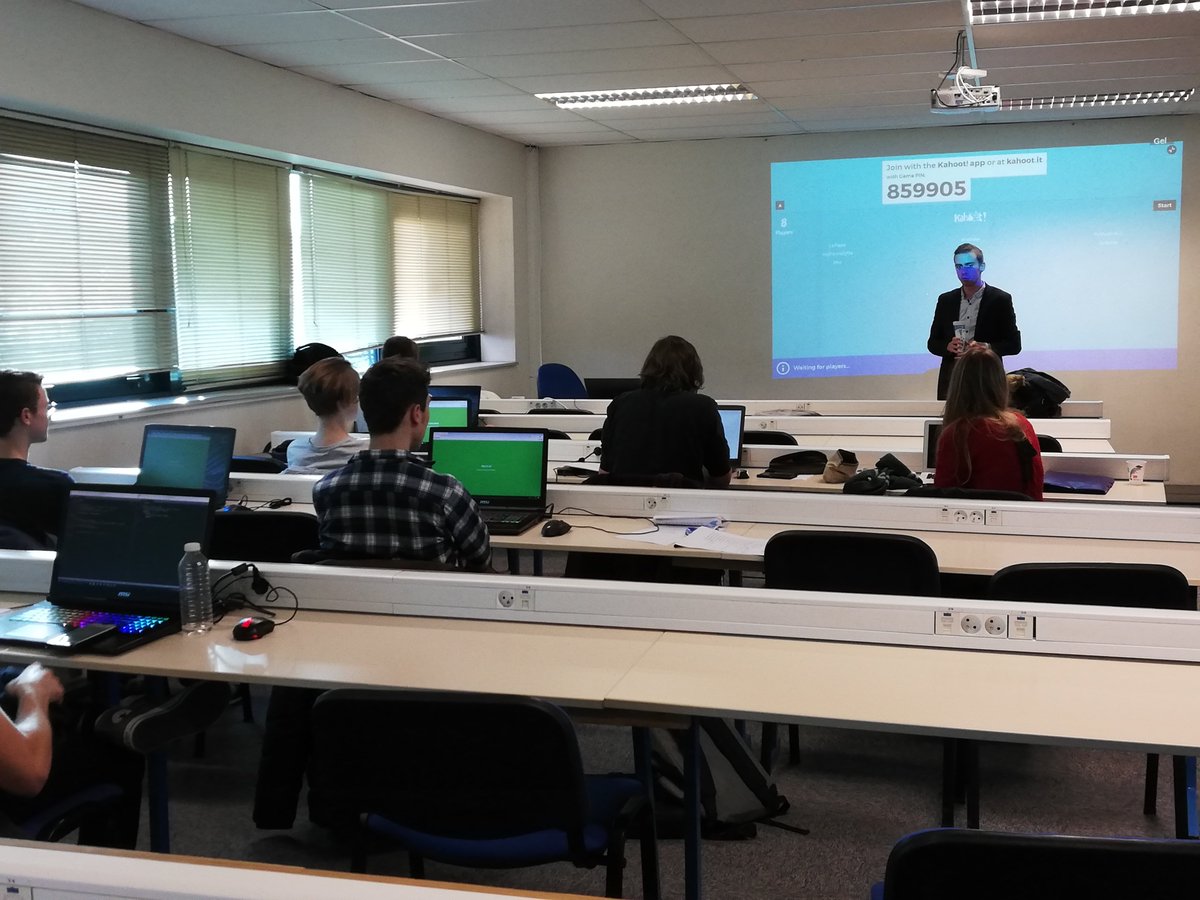 swcaen's tweet photo. @AxellouvetCci présentait cette semaine le Startup Weekend aux étudiants de @SUPINFO_Caen 💻👩‍🎓👨‍🎓! #SWCaen #Startup #Dev 
Informations et inscription sur : https://t.co/IWI4hh4gcd https://t.co/k82lBk4uNk