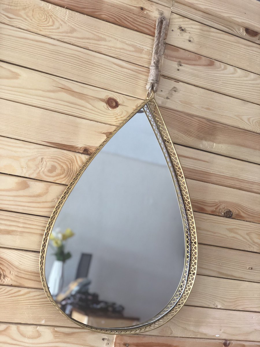 tashashome's tweet photo. Good morning! How are we spending Christmas this year? This amazing gold and bronze teardrop mirrors with raffia hanging is available today at Tasha’s Home. #SolidMetal #Gold #Bronze #AccentMirrors #HomeDecor https://t.co/2AAjFaucSh