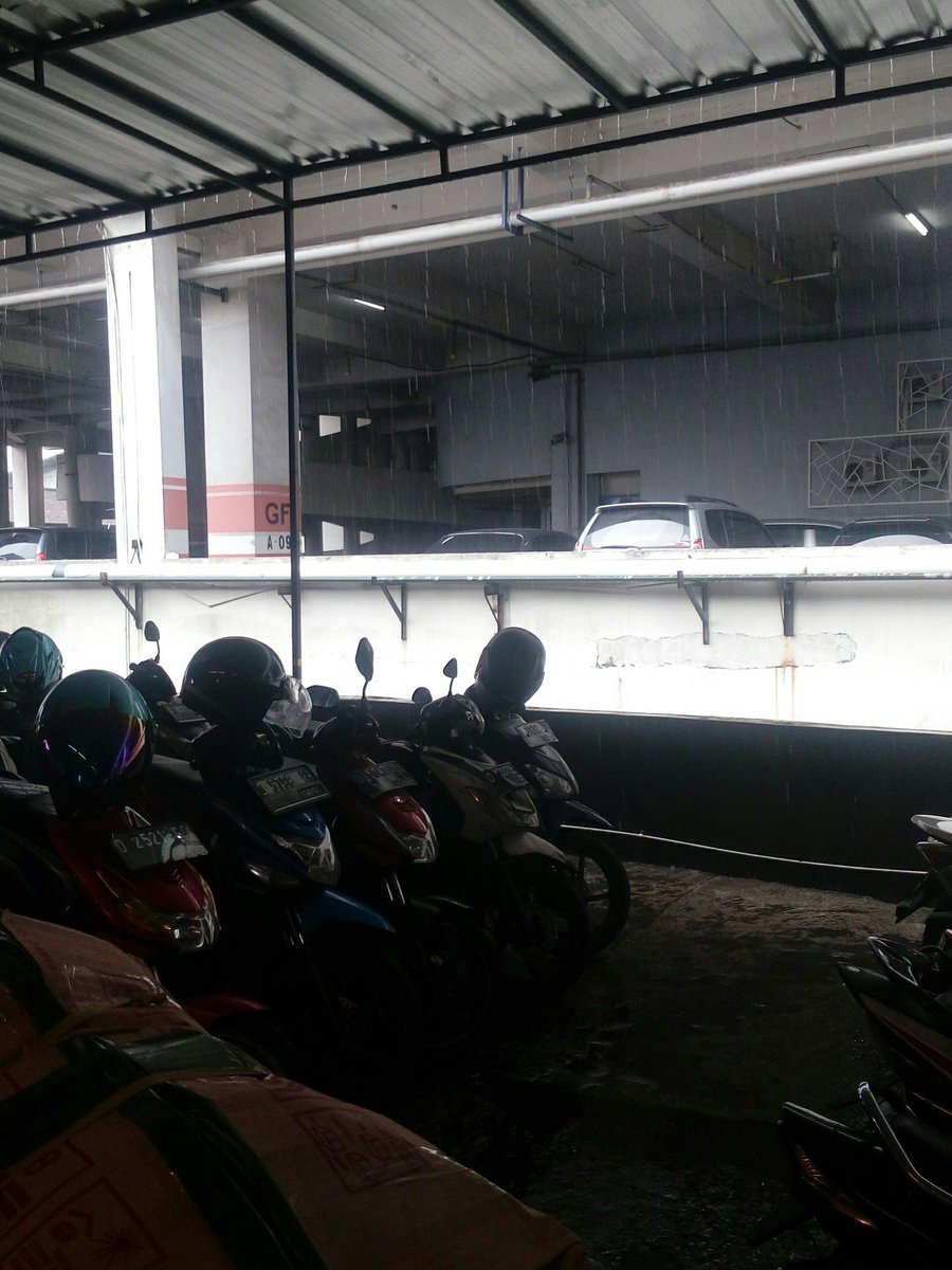 armanoman's tweet photo. @PRFMnews hujan badag d citylink https://t.co/mYcGMpjr9c