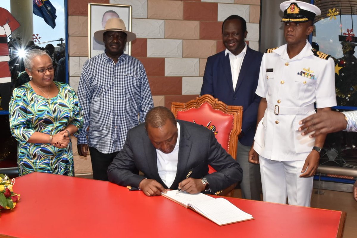 RailaOdinga's tweet image. Honoured to receive President @UKenyatta and First Lady Margaret Kenyatta at Kisumu International Airport ahead of a 2 day visit of the region.