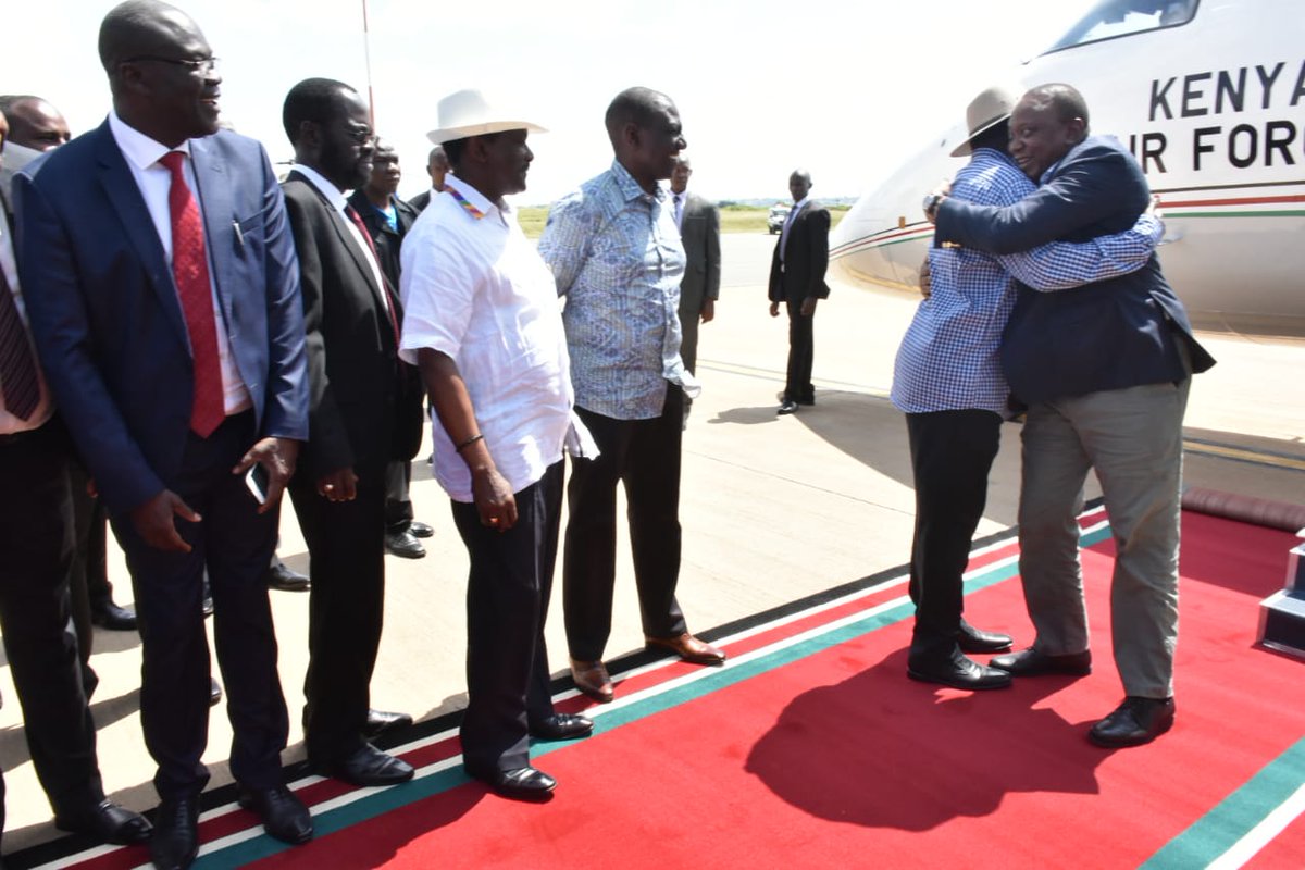 RailaOdinga's tweet image. Honoured to receive President @UKenyatta and First Lady Margaret Kenyatta at Kisumu International Airport ahead of a 2 day visit of the region.
