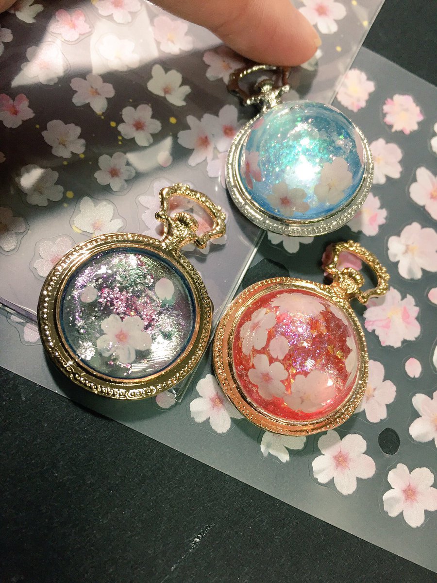 mukimeihakusi's tweet photo. 突発プレゼント！
こちらのツイートをRT＆アカウントフォローで画像のレジンに使える桜シール1枚を抽選で1名様にプレゼント！

期間12/20 24:00まで https://t.co/8kPIYhv5UC
