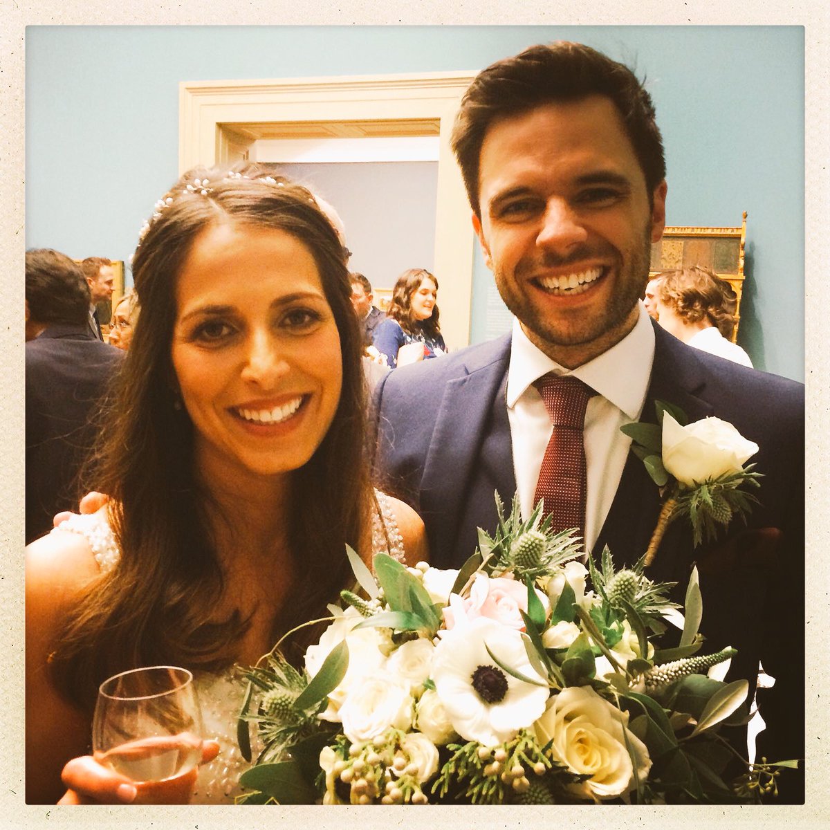 Afsaneh Farzaneh tweet media