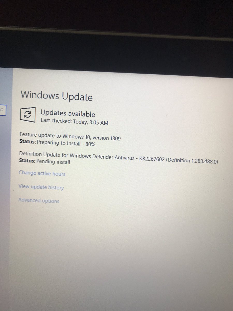 paindexter's tweet image. Buenísimo Jueves!!! Clases aprobadas, vi a mi crush 🤯😋, y antes de ir a dormir se viene el #Windows10 update #version1809