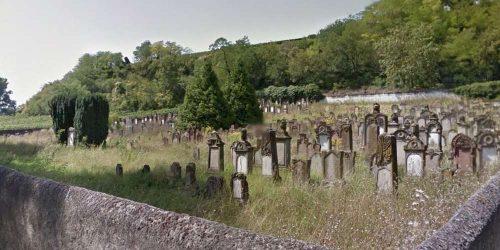 Dreuz_1fo's tweet image. RT-Plusieurs dizaines de stèles profanées dans un cimetière juif en Alsace dreuz.info/2018/12/12/plu…