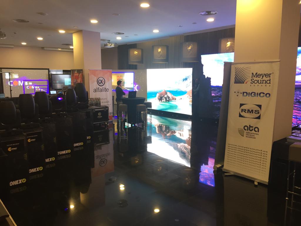 StonexSL's tweet photo. 📢📢 ¡Todo listo! 📢📢 Última jornada de RoadShow Stonex en Bilbao en @HesperiaBilbao en el #EntertainmentTourPuertasAbiertas con #Commtech #RMSProaudio @Alfalite #Stonex HOY estamos hasta las 7pm para ¡mostrártelo todo! Una jornada de demos para ti #MarcasStonex https://t.co/x9U2dJOqzC