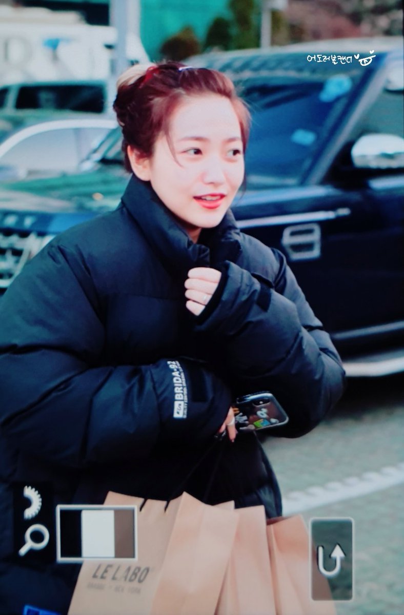 adorablecandy81's tweet photo. 181213 잘쓰구...😶😶
#예리 #레드벨벳 #RedVelvet https://t.co/WhQeTyZ9sl