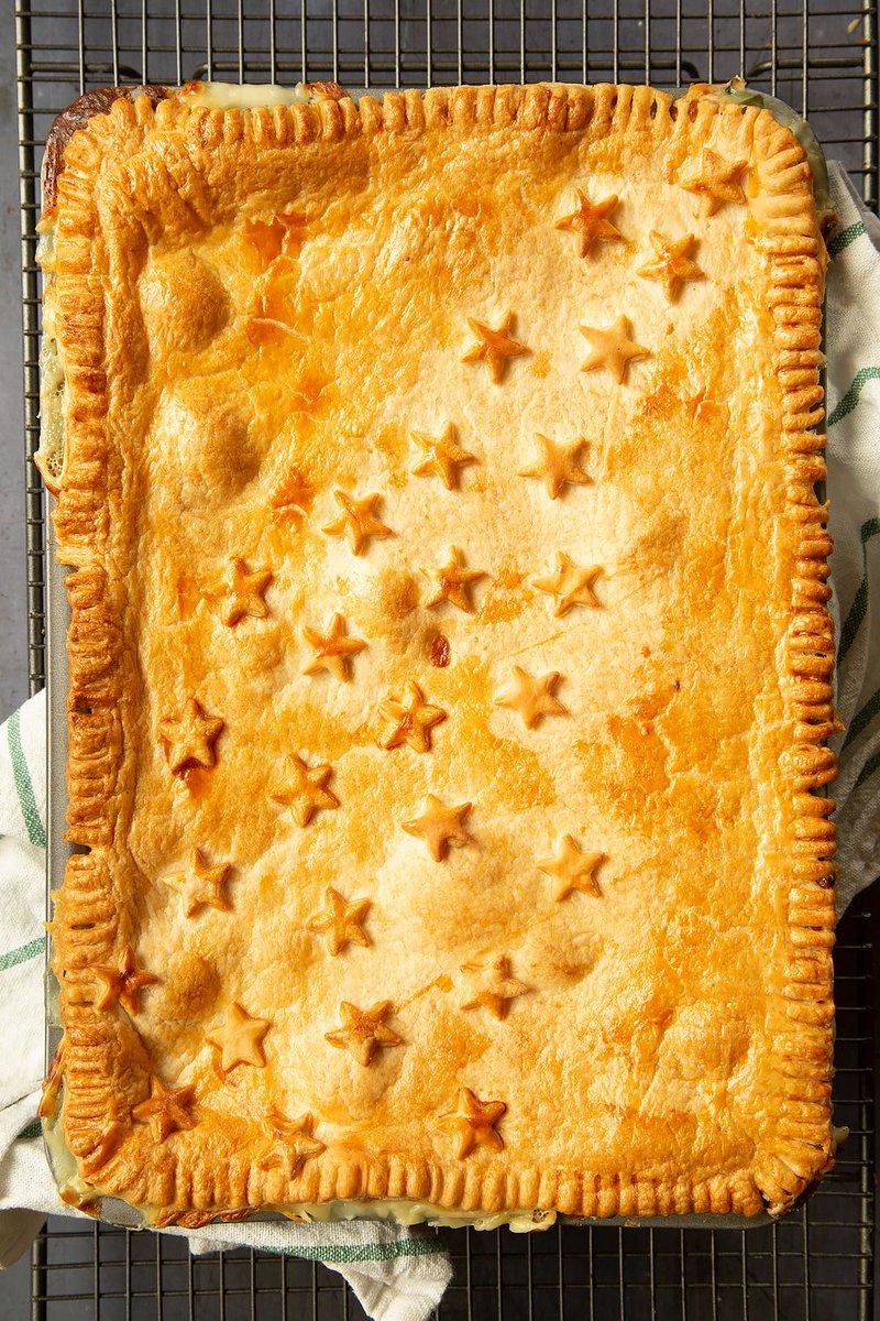 EmilyLearyCooks's tweet photo. Cheesy leek and potato pie - quick, comforting and delicious. Perfect for a stress-free family mealtime. https://t.co/S7lDH1GRk0 #ad #PrimulaMakesChristmasEasy #PrimulaMakes https://t.co/hYB6s78vnb