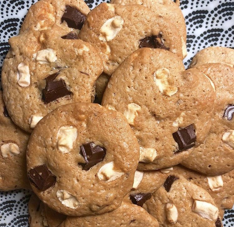 Freedommallows's tweet photo. Marshmallow choc chip cookies! These would be a great treat to leave Santa guys! @tofufoodie well done! ๐ #thursdaythoughts #mallowtastic #vegan #love #baking #christmas #chocchip https://t.co/83O2QAlkqO