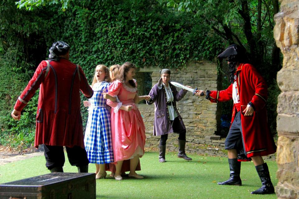 OperaAnywhere's tweet photo. You know you're on a winner when competitors try and emulate you and try and steel your thunder!
#MerryOpera #PiratesofPenzance
#GilbertAndSullivan https://t.co/2kpdJWGE4v