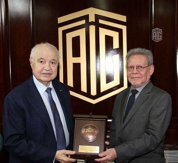TAGORG's tweet photo. أبوغزاله يستقبل السفير الفنزويلي في المملكة؛ ويعلن انشاء مكتب للمجموعة في كاراكاس
Abu-Ghazaleh receives Venezuelan Ambassador to Jordan; Announces TAG-Org's Office in Caracas
#TAGOrg #jo #jordan https://t.co/u0nvEMhPYY