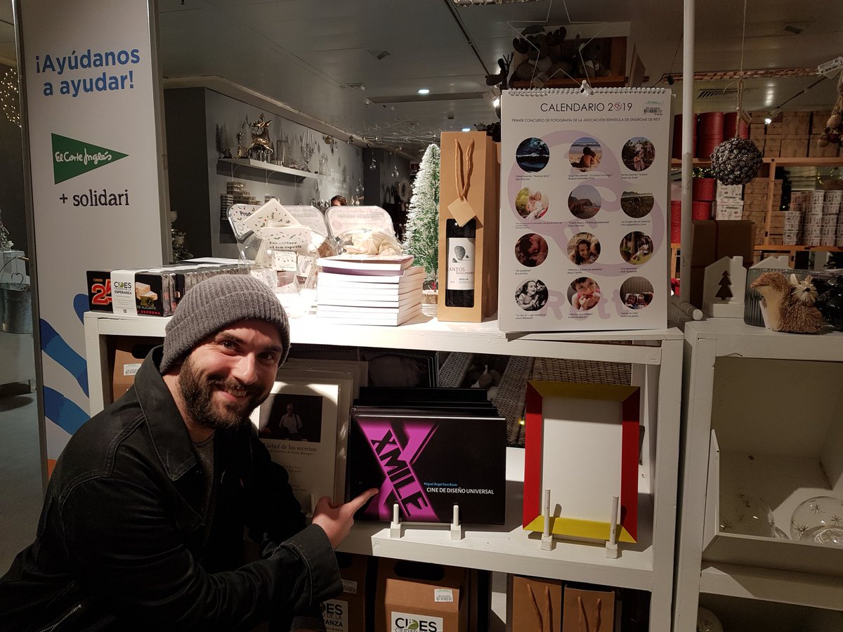 MAngelFont's tweet photo. "XMILE: Cine de Diseño Universal", mi primer libro como escritor... ¡A la venta ya en todos los El Corte Inglés de Valencia!

DENTRO INCLUYE LAS VERSIONES AUDIODESCRITA Y SUBTITULADA PARA SORDOS DEL CORTO https://t.co/rGNBiZmnPu