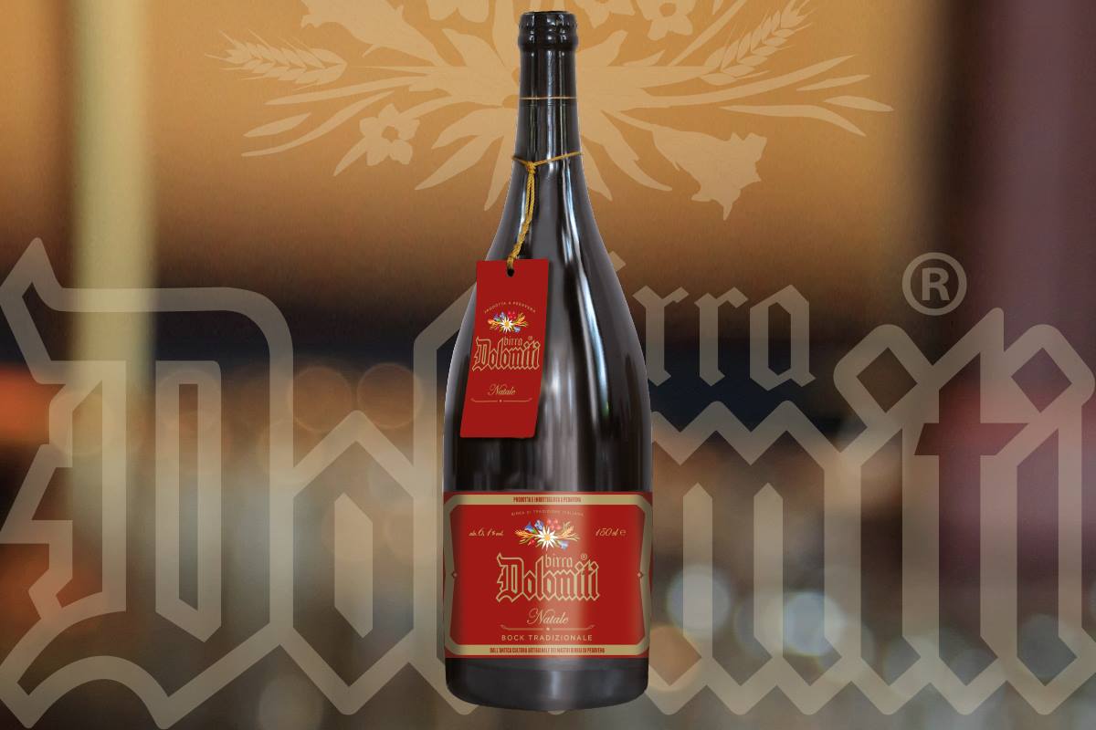 FPedavena's tweet photo. Sei indeciso su cosa regalare a Natale? Fabbrica in Pedavena ha la soluzione perfetta per te: la nostra Birra di Natale in formato Magnum, un’edizione limitata di cui sono stati prodotti solo 5000 pezzi in una confezione regalo speciale!🍻🎁🎄 https://t.co/hAYKFHYSDh