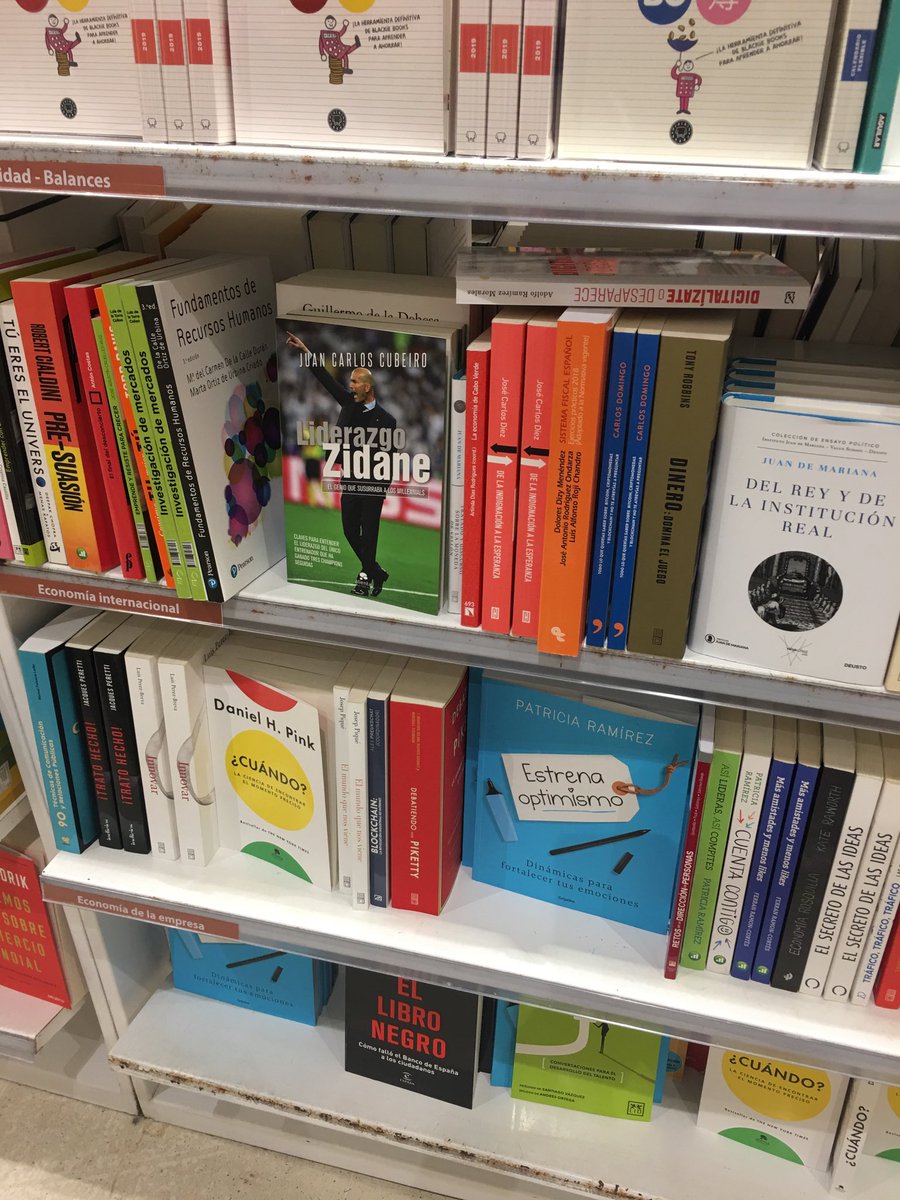 #LiderazgoZidane con ⁦<a href="/DanielPink/">Daniel Pink</a>⁩ ⁦<a href="/Patri_Psicologa/">Patricia Ramírez</a>⁩ y otros libros de referencia en ⁦<a href="/elcorteingles/">El Corte Inglés</a>⁩ de la calle Colón, #Valencia Gracias ⁦<a href="/Alienta/">Alienta Editorial</a>⁩