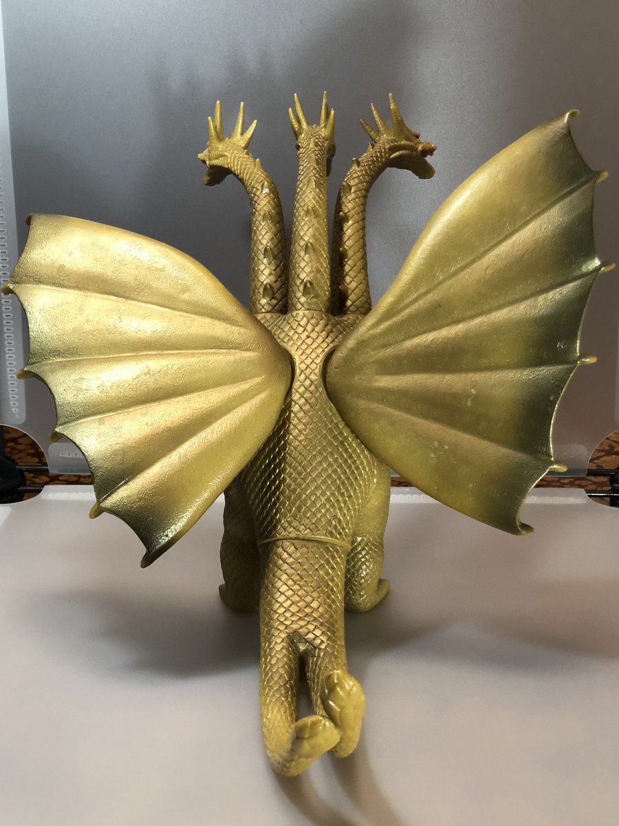 珍しいソフビをご紹介…バンダイの1991年製キングギドラなんですが…塗装