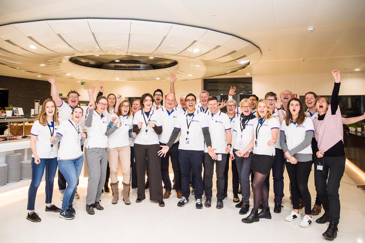 jefvanin's tweet photo. Kerstruilontbijten voor het goede doel met maar liefst 1250 @AXAinBelgium medewerkers. Et ça grâce à l'aide de nos bénévoles enthousiastes d' #AXAHeartsinAction #proudtobeAXA https://t.co/b8srn7ioUF