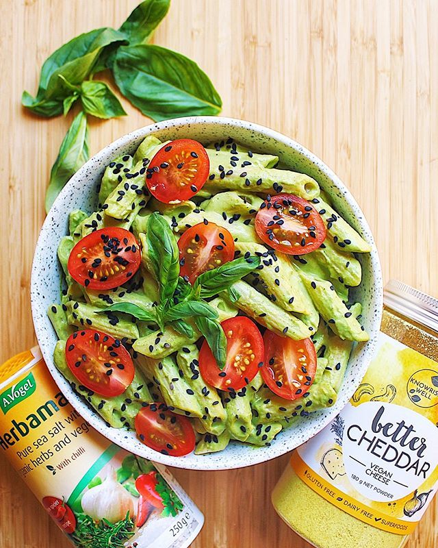 GoodnessMeBox's tweet image. ✨Vegan Mac n Cheese recipe✨ Save this post and Tag a fellow Mac n Cheese lover!

Serves 4 ✨1 cup broccoli florets, steamed
✨3 tablespoons @knowrishwell better cheddar ✨30g (¼ cup) cashew nuts
✨¼ tsp @avogel_au Herbamare
✨2 handfuls basil, to tast… ift.tt/2QvIK8U