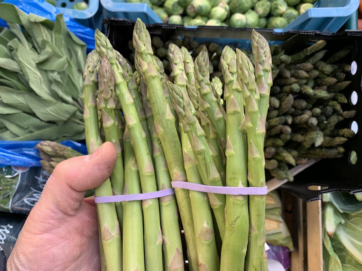 Don’t often have a #joblot of #asparagus but we have these beauties today at only £1 a bunch! #shoplocal #veggies #fruitandveg #homecooking #vegan #vegetarian #vegetables #HealthyEating