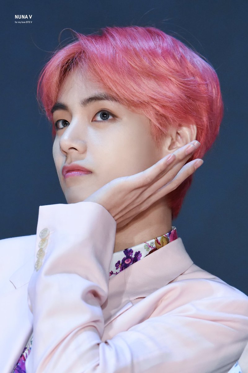 _nuna_V's tweet photo. [HQ] 181212 MAMA JAPAN RED CARPET
🌸💜🌸💜
#이삐사진전 #태형 #뷔 #V #taehyung #BTS @BTS_twt https://t.co/SgkN03MqSC