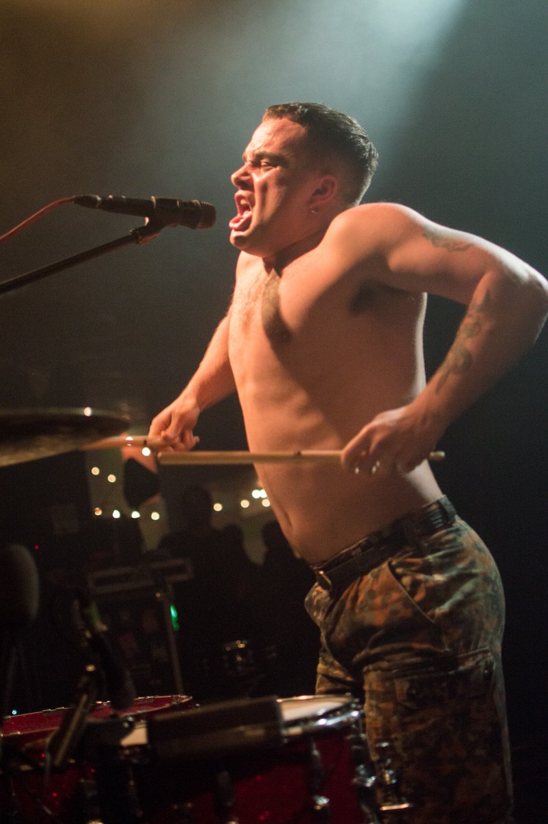 killianKuba's tweet photo. Comme en ce moment je trie mes vieux dossiers photos, pour ce #JeudiPhoto retour en arrière avec une photo de @Slaves lors de leur concert au Trabendo à Paris, et  quelques photos de la chanteuse de @WRCollapse lors d'un concert en plein air ! Rock'N'Roll ! https://t.co/co7O7eGgKs