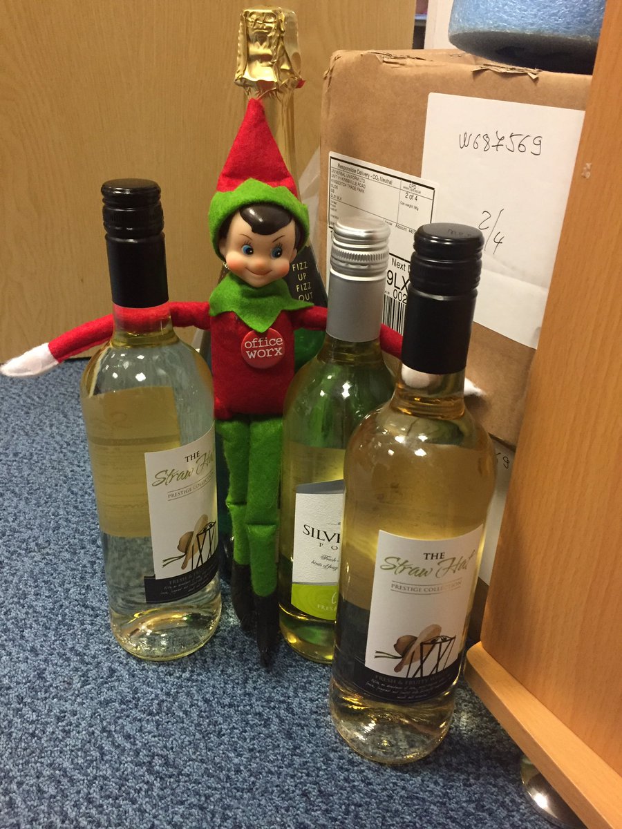 UniversalUniUK's tweet photo. Oh dear. This does not bode well 😬 #OfficeworxElf https://t.co/KYsgx4uTYv