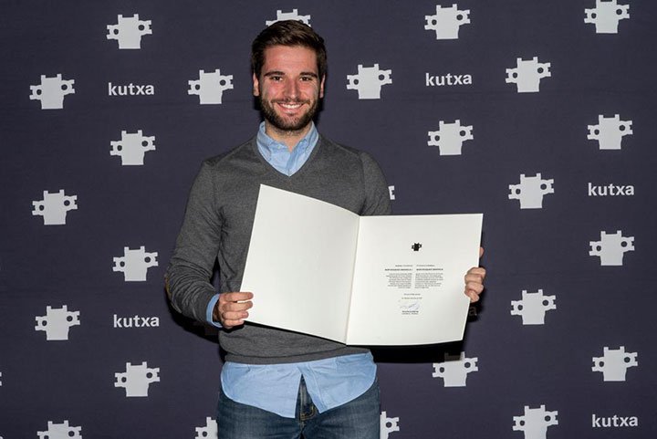 Erain_eskibel's tweet photo. Kutxa Fundazioa ha premiado a Iker Vázquez por su trabajo realizado en Erain, tareas relacionadas con el mantenimiento informático del colegio así como la gestión técnica del #ProyectoiPad. Zorionak Iker!! https://t.co/xUbqihTrXG https://t.co/ICNjvNEHmc