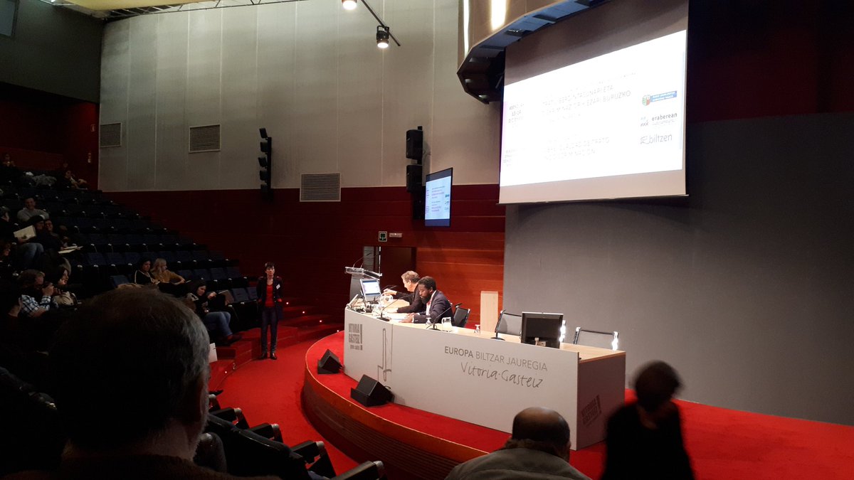 "El papel de los y las educadoras debe ser el de transmitir lo común,  los derechos y los límites" Sami Naïr. #kalezkaleVG #biltzen #eraberean