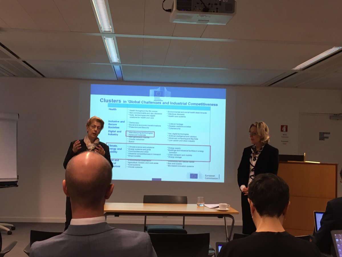 Muy atentos a la exposición de <a href="/EU_Commission/">European Commission</a> sobre el lugar de la I+D+i en #materiales dentro del próximo Programa Marco #HorizonEU. #Emiri #Networking #Brussels