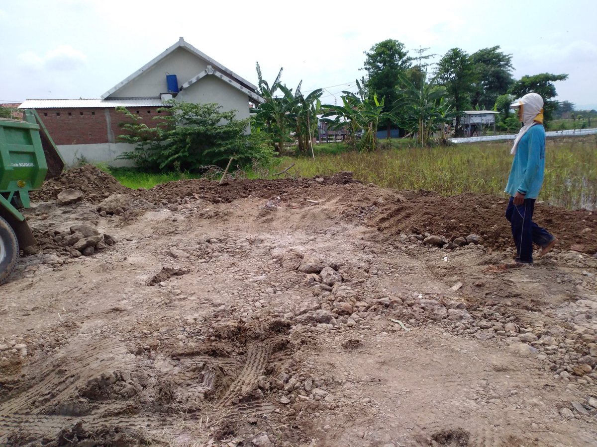 luhkankabkudus's tweet photo. Bismillah.checking lokasi kolam bioflok program @BudidayaKKP 2018 di yayasan assidiqiyah kiriq mejobo,proses urug dasar kolam.moga Jaya n sukses perikanan Kudus aamiin
@bbpbapjpr 
@BRSDM_bp3tegal 
@dkpjateng 
@Pemkab_Kudus 
@DiskominfoKudus 
@puslatluhkp 
@KecamatanMejobo https://t.co/j3idOeWXlK