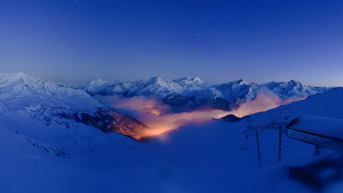 Valfrejus's tweet photo. Notre webcam de #PuntaBagna nous fait vivre des moments d’exception 👌🏽🔥😍
#JeudiPhoto
#MyValfrejus https://t.co/z3h0ZXmflK