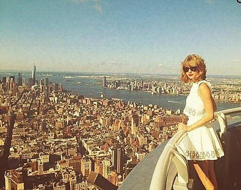 saaa_Louis's tweet photo. ❤❤❤         #HappyBdayTaylorFromJapan 
#Happy29thBirthdayTaylorSwift https://t.co/1O1E2bSLSi