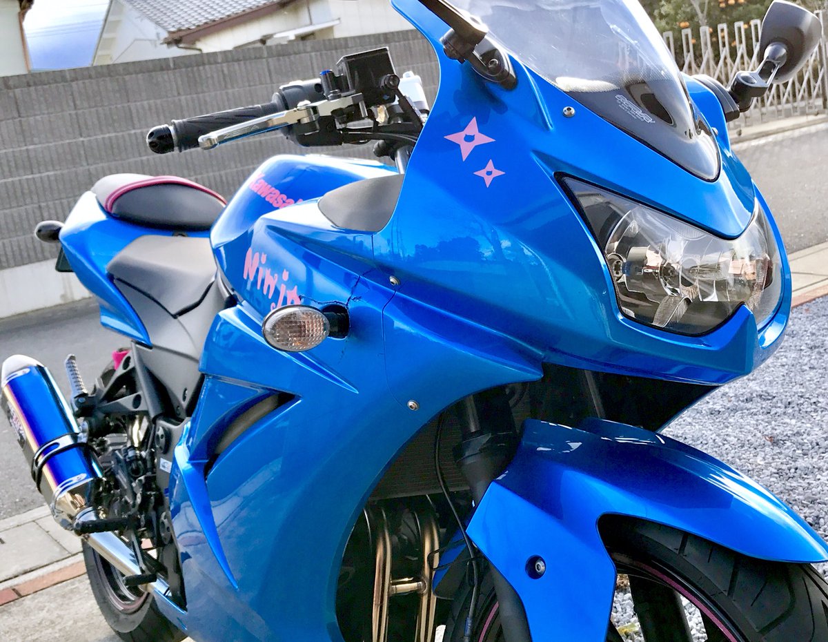 ときひろみ とっきー Ninja250rと9周年を迎えました ところどころ施された 可愛いステッカーチューンが今となっては かなり恥ずかしいのだけど 笑 10代の頃から可愛がってきた1台なので なかなか変えられない W これまでの9年間の思い出が1