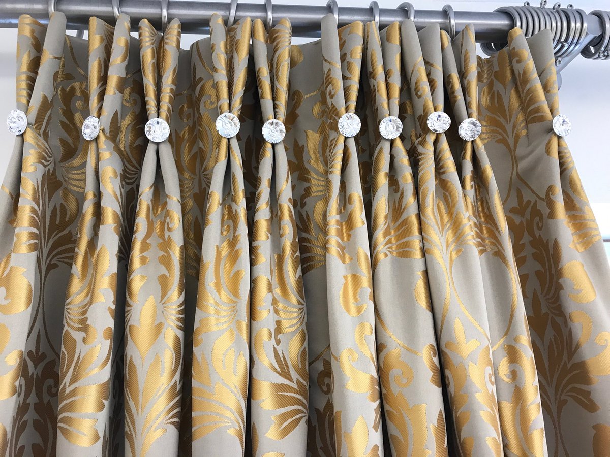 PanacheInterior's tweet photo. Swarovski Decorative Buttons embellishing beautiful double pleat curtains from ⁦@HallisHudson⁩ https://t.co/qLvbZzNr5e