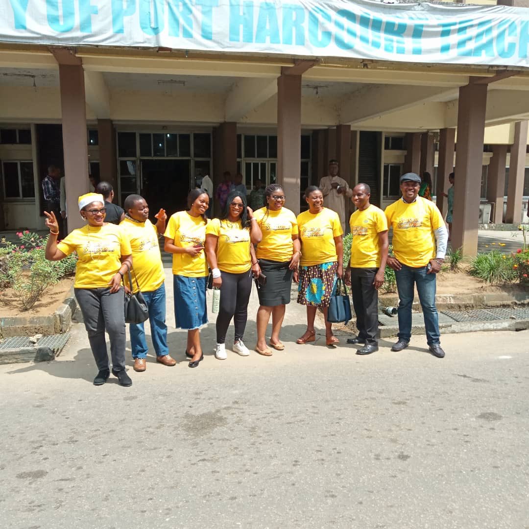 DemolaExpoze's tweet photo. The #YelloTrain just landed at University of Port Harcourt Teaching Hospital.. #HospitalSurprises
#MTNSeasonOfSurprises
https://t.co/gqLRF7TNke