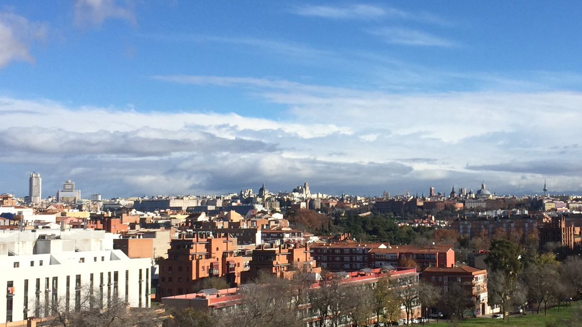 musapsic's tweet photo. No es que lo diga yo, es que encima de lo gris aiempre está el ☀️ https://t.co/GtdSlmWXyq