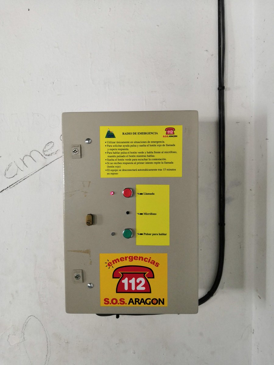 montana_segura's tweet photo. ¿Sabéis donde están ubicados los #radiosocorros en el #Pirineo? normalmente son lugares SIN cobertura ni otro sistema de comunicación. #Vallibierna #Armeña #Tabernes #Urdiceto #Partacua #Respomuso https://t.co/vuFXFRo1Da https://t.co/4jPMeBsX17