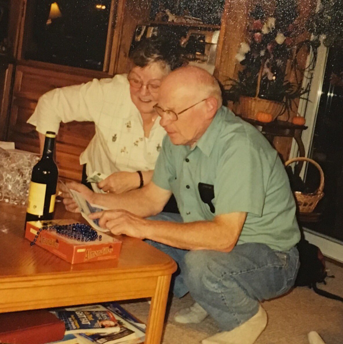 CristinaBerry10's tweet photo. Remembering when... #holidaytbt #bhadvent #instadvent @bustedhalo #memories #parents #guntertimes #family #iamblessed #tbt https://t.co/whif6CMT7r