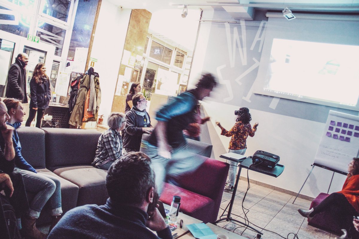 From #collaborative #design and #prototyping, to #360video and chatbots, during two days the participants of the #DigitalStoriesLab explored the underlying processes of digital society: the power of information, fake news, algorithmic thinking, tracking and private censorship.