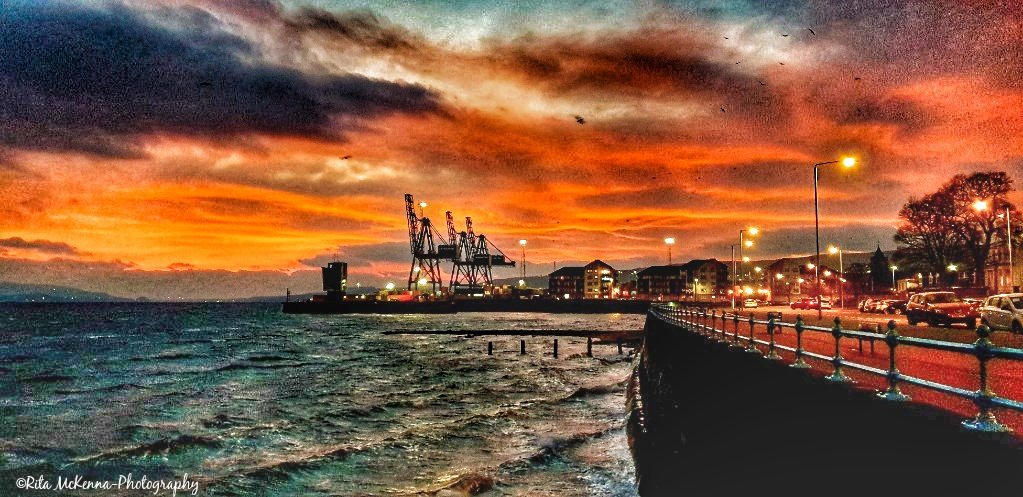 RitaMcKenna11's tweet photo. This morning's sunrise, well worth the detour on my way to work 🙂
@discinverclyde @GreenockCRT  @ScotsMagazine @VisitScotland @welcomescotland 
#Scotland #ScotlandIsNow #inverclyde #greenockoceanterminal #sunrise #riverclyde #esplanade https://t.co/5TjLZRcczP