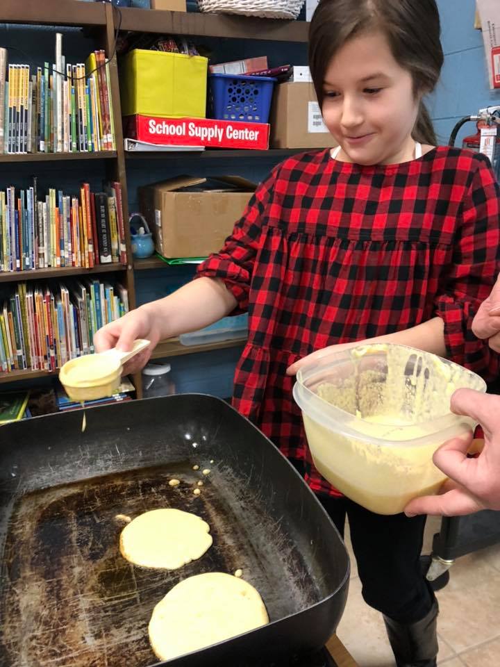 ACSchoolsTN's tweet photo. Check out this cool project in @sherrybroaddus'  4th grade reading enrichment class @NWESJaguars Elementary. The students are learning to make 'Johnny Cakes' and then recording what they learn in their journals. #EveryStudentEveryDay #SignoftheBeaver #ReadingForEnrichment https://t.co/97TJoyp13p