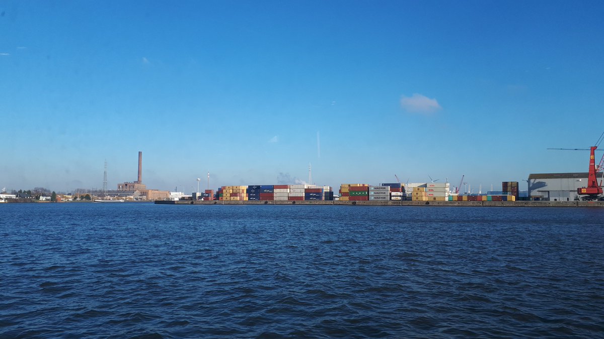 2A2F10's tweet photo. Les membres de la 2A2F en visite de North Sea Port, une entité unique qui regroupe trois ports maritimes : Gand, Flessingue et Terneuzen. North Sea Port se classe au 3ème rang des ports européens en valeur ajoutée. https://t.co/xD5LW9bdIT
