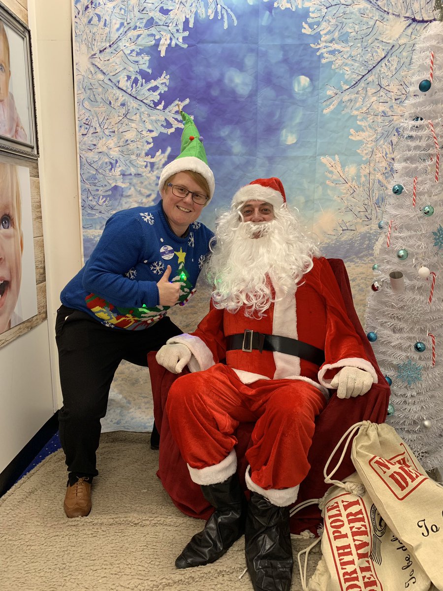 Santa has arrived at Solihull he is here till 8pm ! Come down and have your photo taken <a href="/SueBurden4/">Sue Burden</a> <a href="/JamesTCobbler/">James Timpson</a> <a href="/NewsTimpson/">@Timpson_News</a> <a href="/Lisa93659201/">Lisa</a>