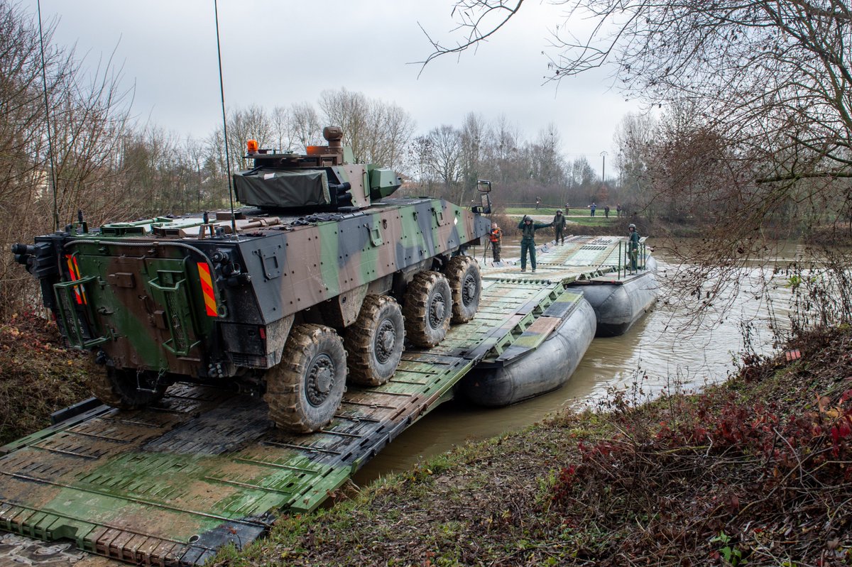 armeedeTerre's tweet image. L’exercice d’aguerrissement "Marne 2018" de la #7BB se poursuit pour les militaires du #1RCH, #1RTir et #5RD avec le franchissement des #VBCI. 

L'exercice est une succession de déplacements tactiques pendant 36h, avec notamment un franchissement de coupure humide sur La Marne.