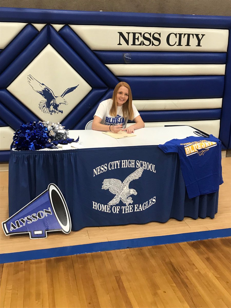 jenniferfoos's tweet photo. Super proud of ⁦@foos_a19⁩ on her decision to continue her academic and athletic career ⁦@TaborCollege⁩ with ⁦@TaborCheer⁩ #gojays https://t.co/EFBzDYB9iU