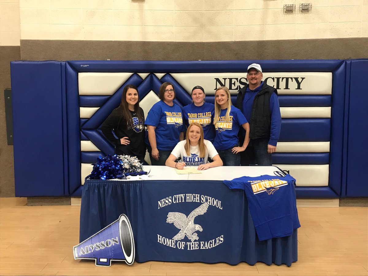 jenniferfoos's tweet photo. Super proud of ⁦@foos_a19⁩ on her decision to continue her academic and athletic career ⁦@TaborCollege⁩ with ⁦@TaborCheer⁩ #gojays https://t.co/EFBzDYB9iU