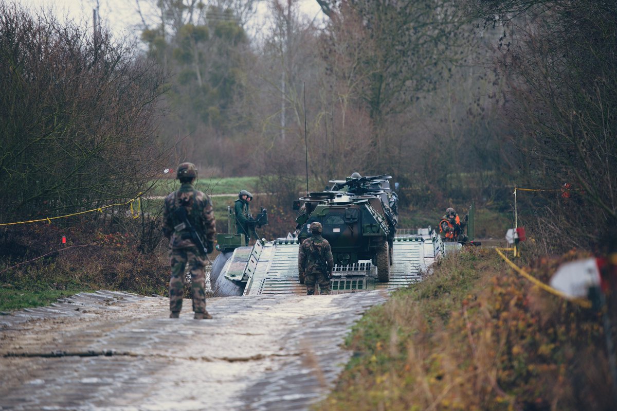 armeedeTerre's tweet image. L’exercice d’aguerrissement "Marne 2018" de la #7BB se poursuit pour les militaires du #1RCH, #1RTir et #5RD avec le franchissement des #VBCI. 

L'exercice est une succession de déplacements tactiques pendant 36h, avec notamment un franchissement de coupure humide sur La Marne.